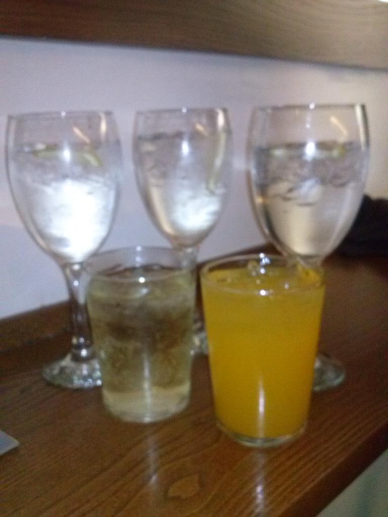 auretopas's tweet photo. Cubatasmáximos y a los toros a ver a @JMManzanares http://t.co/5sl8PingDE