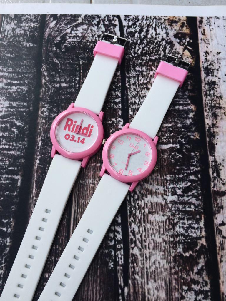 nine10shop's tweet photo. QnQ two tone IDR 40.000/pcs (inc. Box+baterai cadangan). FREE CUSTOM #910update http://t.co/ljJhZsULoz