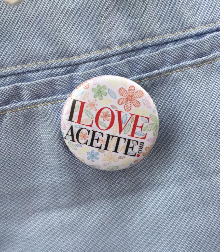 iloveaceite's tweet photo. Nuestra chapa de #moda esta primavera #virgenextra http://t.co/w13TuWPdOK