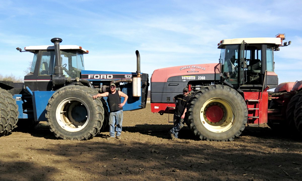 Matt &amp; Dylan at Streefs are prepping for #FreshFromFarm15 veggies. #FarmFactFriday Read here: ow.ly/LRcn3