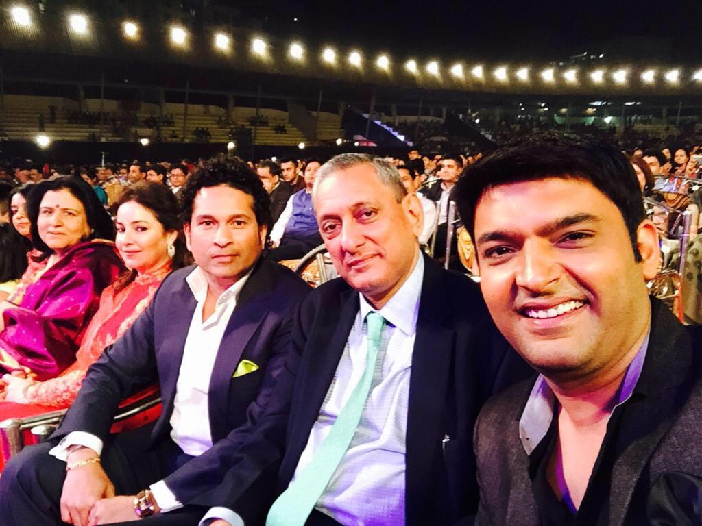 KapilSharmaK9's tweet photo. Happy birthday @sachin_rt sir n my bro @Varun_dvn lots of love n best wishes :) http://t.co/UBSP63mEad