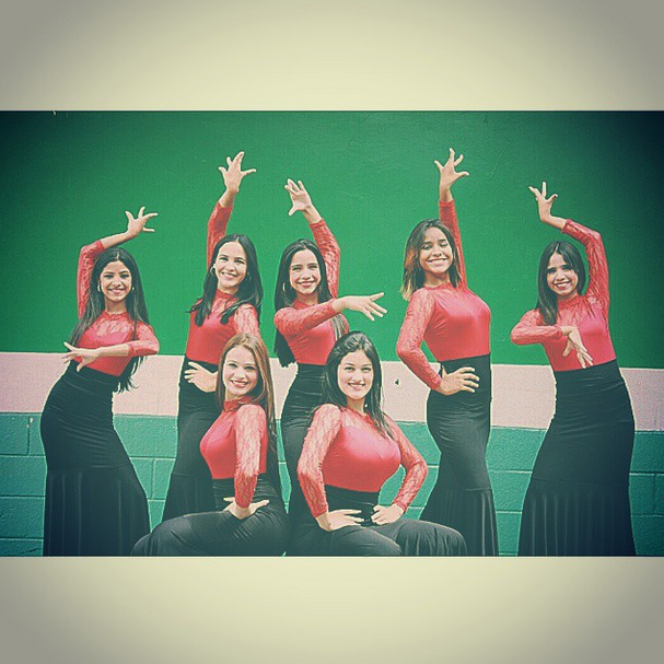 Dailianatorres's tweet photo. De la mano con Dios👭
#AcademiaLaShekina http://t.co/ouhnj1JJY3
