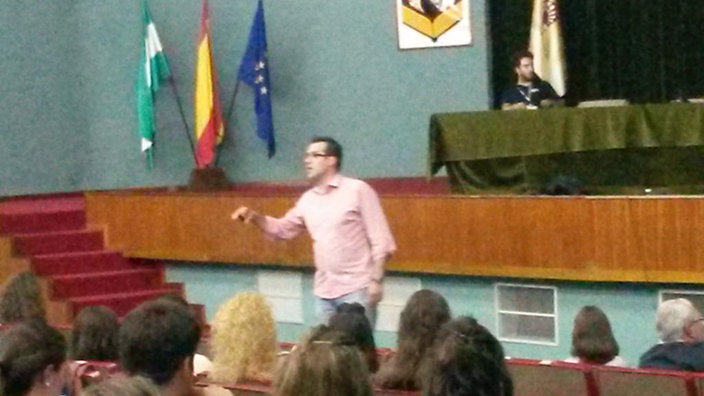 chusgarcicasill's tweet photo. Como consigo mi plaza #EIR?queremos mas especialistas!!! #CEEE2015 con @RGozaloCTO @CTOEnfermeriaES @CEEE2015 http://t.co/vD4hEeLAz8