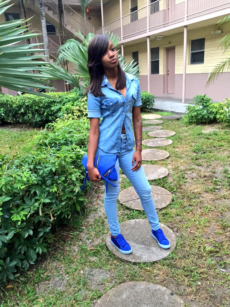 __QueenMinaj's tweet image. Gradbash #2k15 #2Of4 😘🔥💙