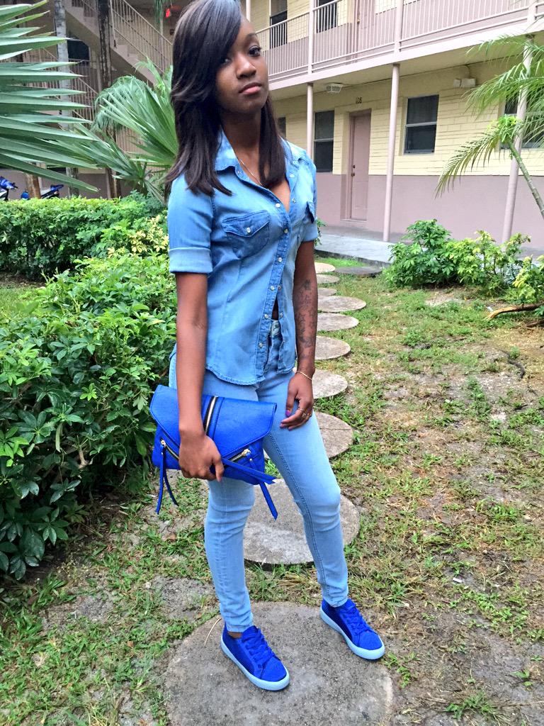 __QueenMinaj's tweet image. Gradbash #2k15 #2Of4 😘🔥💙