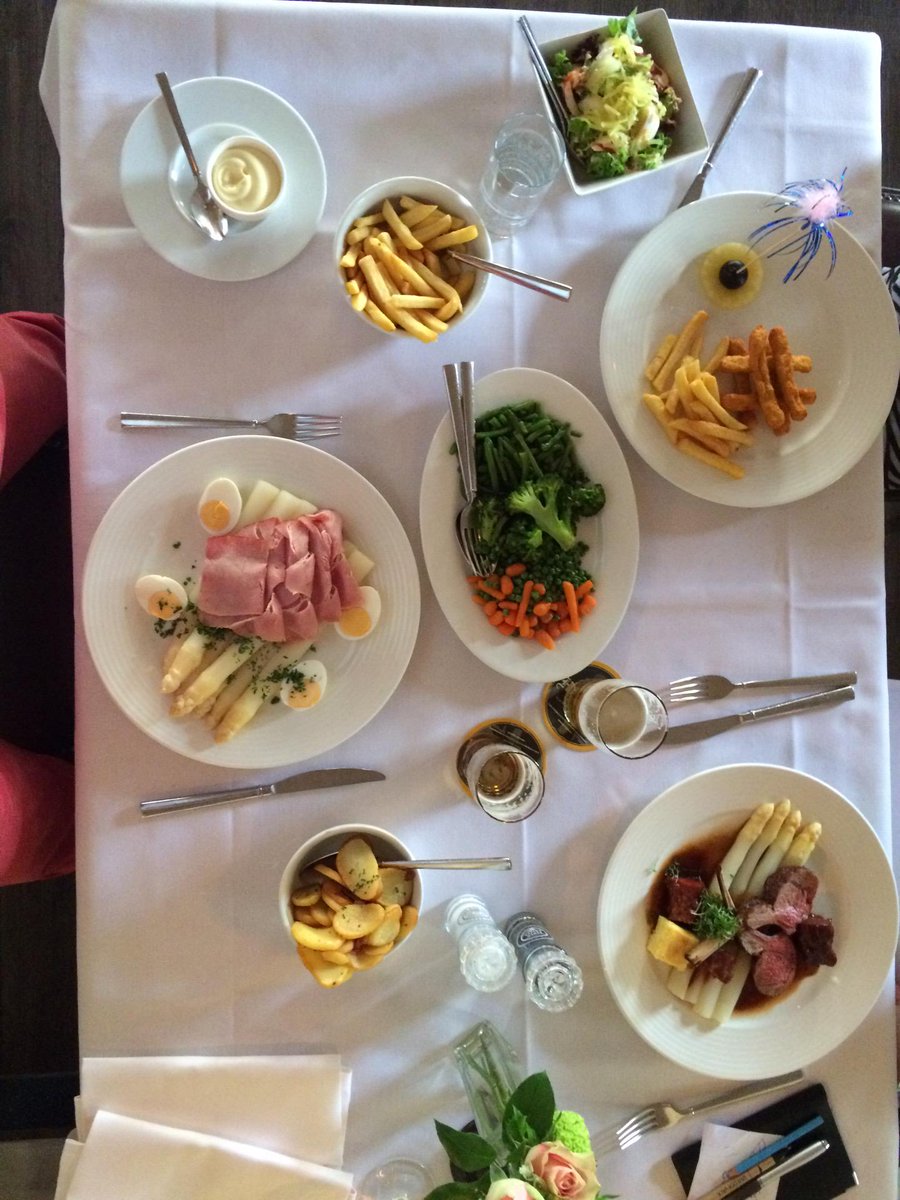 Asperges, jammie... (@ Niëns in Maasbree, Limburg w/ <a href="/schreursrichard/">Richard Schreurs</a>) swarmapp.com/c/6knDDoDCRbE