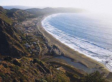 QuePasaCL's tweet photo. Las acciones de "Puertecillo playas libres" para proteger el paraíso del surf. http://t.co/XPfp0X5VKD http://t.co/OqzHQhSB9G