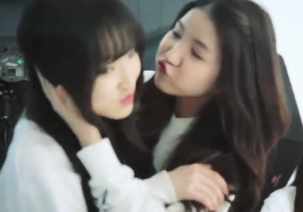 eye_on_u_'s tweet photo. คิมโซจอง ลีดเดอร์ผู้รัก(การจุ๊บ)น้องๆ มากที่สุด >3< #100thDaysWithGFRIEND #100DaysBeingMyGFRIEND http://t.co/RNIWbHhjpX