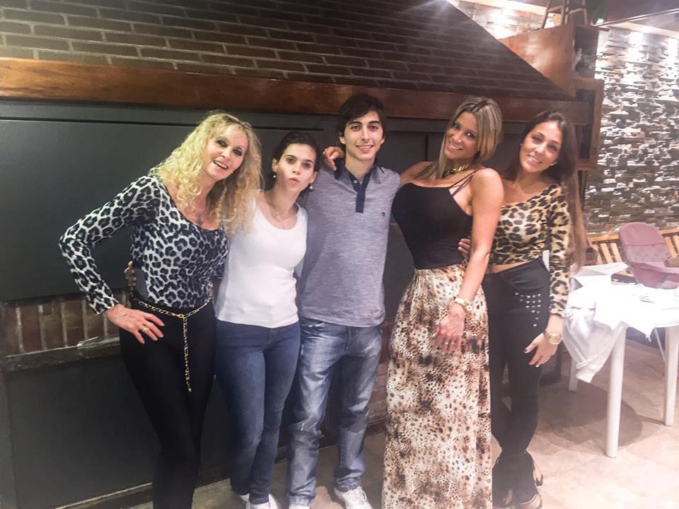 SofiaDonatoFit's tweet photo. Buscar Hermosura y Glamour enel diccionario y que aparezca nuestra foto no tiene precio @stefytaranto Cena de primos! http://t.co/bXPaucXlt0