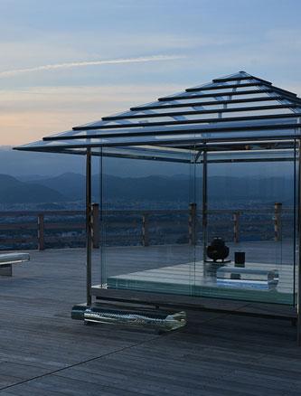 LeTeashop's tweet photo. {INSOLITE} Un salon de #thé tout en verre surplombant Kyoto ! On y va quand ? http://t.co/IMOSi82n8W http://t.co/hSfSu0SGZ9