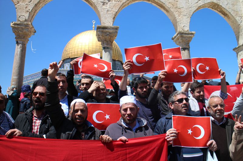 sudenaz033's tweet photo. Kudüs'te Türk Bayrağı yakan Ermenilere Cevap Filistinlilerden gelmiş hani Arap diye hor gördüğünüz insanlardan http://t.co/poSUk1GYpA