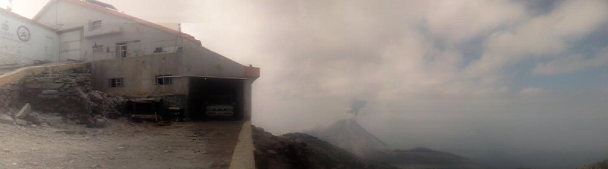 LordInMexico's tweet photo. Field trip to the Nevado observatory, with a great view of the volcano behind it  @EarthSciPlymUni http://t.co/dgoGt5eZ5Z