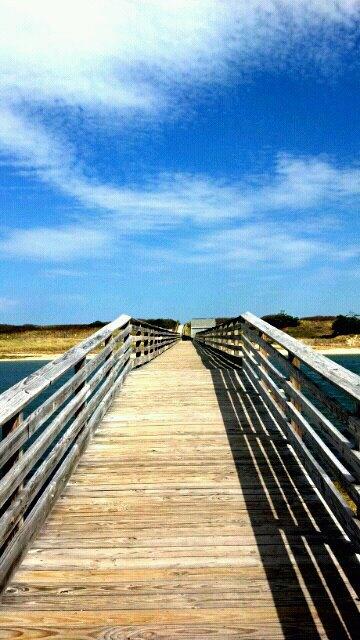 thecolonialinn's tweet photo. The serenity of a walk across the Ogunquit Footbridge... #FridayFeeling #maine http://t.co/QJppFNaQ8f