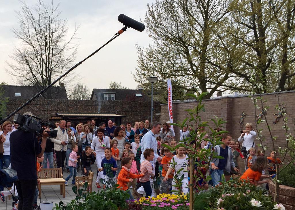 Rob's watervriendelijke tuin is met veel enthousiasme onthuld #onswater #wvow2015 <a href="/breda/">Gemeente Breda</a>