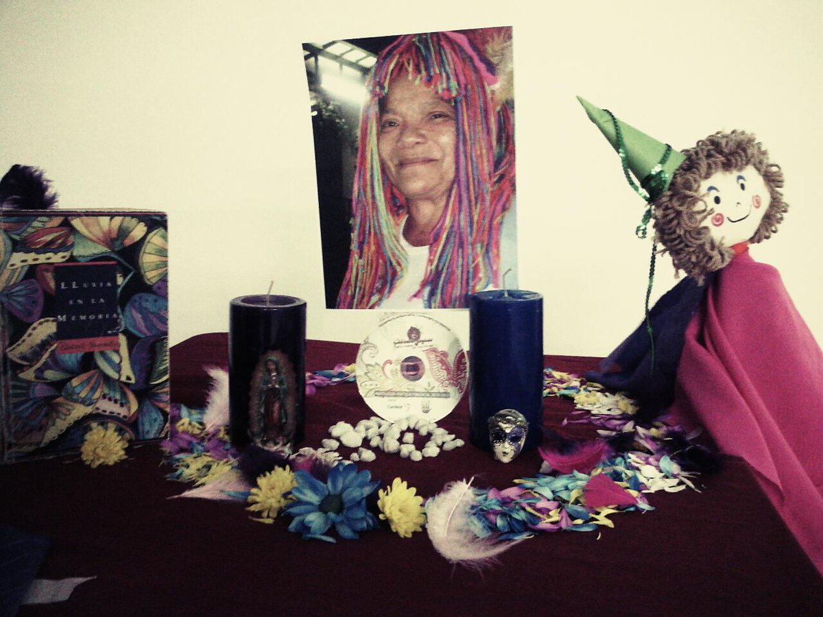vamosmujer's tweet photo. Homenaje a la poeta, la amiga, la defensora y la carnavalenguas que sigue siendo Piedad Morales @Carnavalenguas http://t.co/NcUKLWNkdt