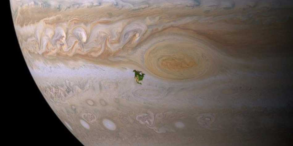 BusinessInsider's tweet photo. 11 mind-melting photos will make you realize how shockingly small the earth is http://t.co/d2RP5U0JwQ http://t.co/jUd9opTvUe