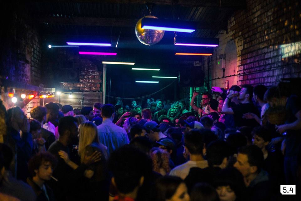 LookingGlassLiv's tweet photo. It's @abandonsilence 5.5 tomorrow! here's a look at what makes the night such an institution: http://t.co/uXOXEQOP6D http://t.co/LVlUjgNHuW