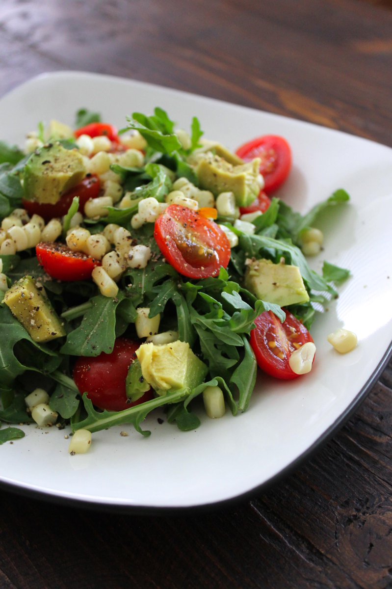 leancleaneats's tweet photo. Check out this #summer inspired #salad with arugula, sweet corn, avocado and grape tomatoes http://t.co/y7Rhgtr0xi http://t.co/1QHYtzHSmf