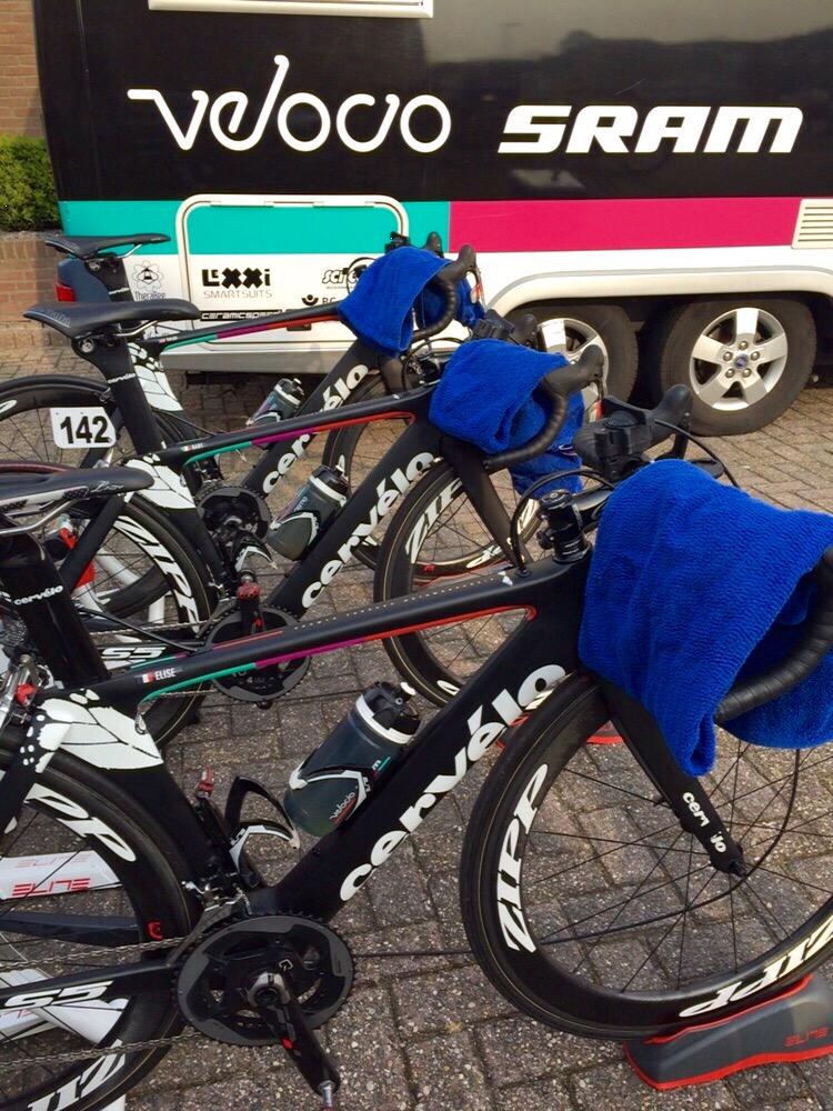 RT if you agree! There's some amazing TEAM EDITION <a href="/cervelo/">Cervélo</a> S5's right there! Warm-up time #Borsele ITT starts in 40'