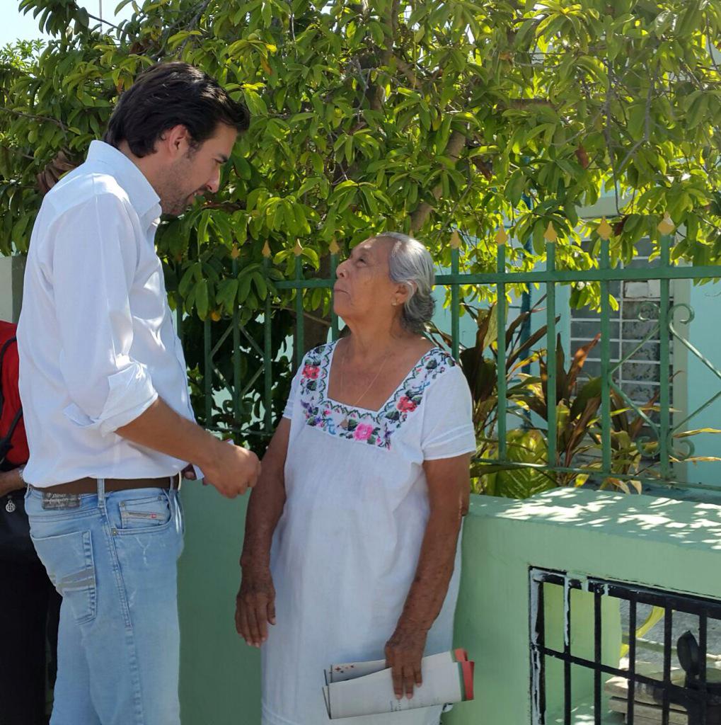 PabloGamboa_MX's tweet photo. Muy al pendiente escuchando a todos con #SensibilidadyOrden #ConfianzaSePagaConConfianza ¡seguimos caminando! http://t.co/4QhODTsMRc