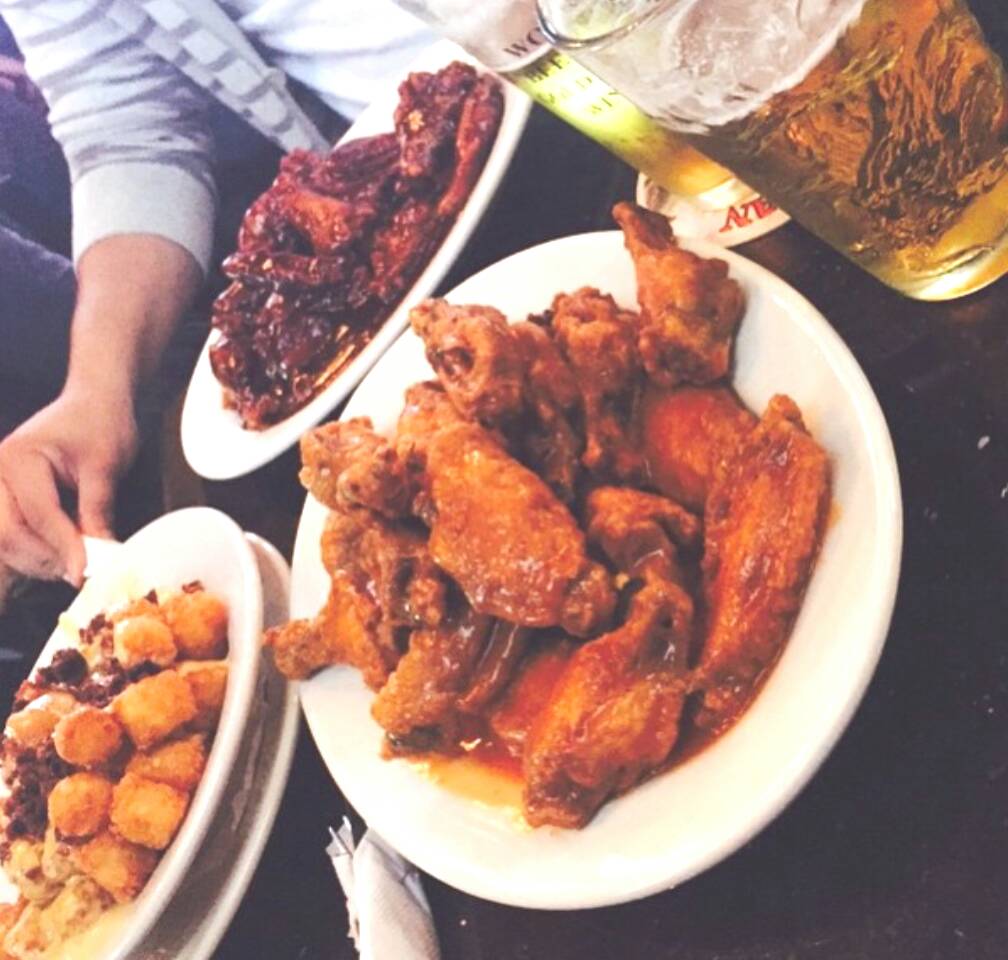 invaderZim93's tweet photo. From Croxley's Abbey via @BARTRENDr: #wings #beer #Friday #happyhour http://t.co/Xf8152HvdC