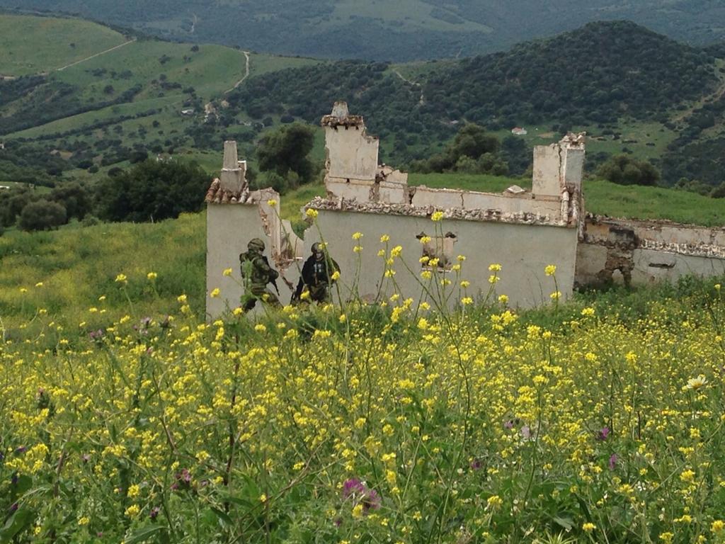 RoamersSeekers's tweet photo. Is this @thereaIbanksy piece spotted in the Andalusian mountain ranges? #Banksy #Banksystyle http://t.co/qXpudyE3RI http://t.co/qLtxFpTNsp