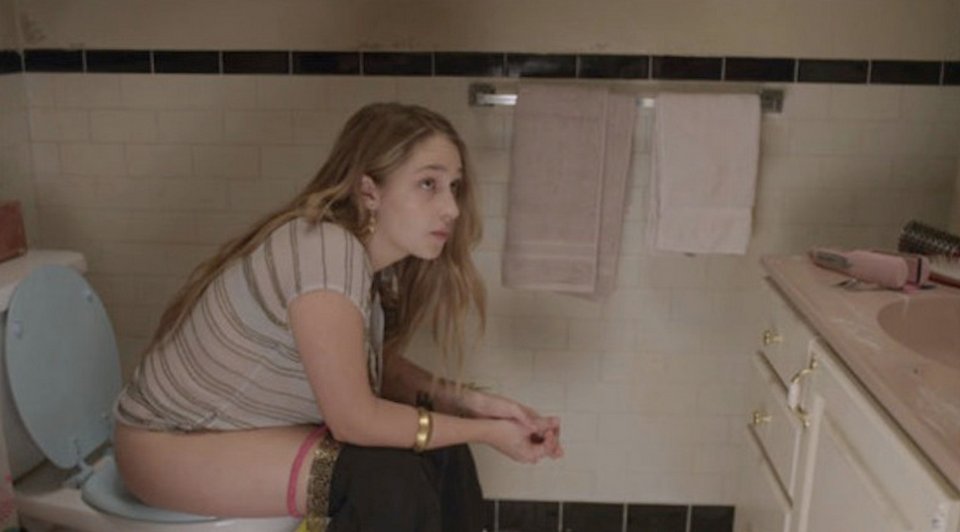 Bathroom watching otngagged boobs