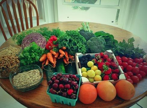 aimabaigpic's tweet photo. Eat lots of fruits and veggies! They taste delicious and will make your skin glow and clear! https://t.co/B8Qw2HGNss