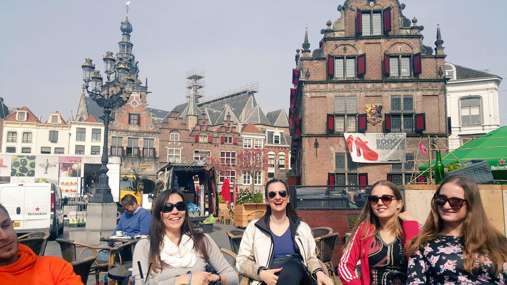 SN_gastro's tweet photo. #Nijmegen sightseeing was 🎉☕🍺🌿🍝 #Batavierenrace just started! 3h 😴 and then 🏃🏃🏃.. http://t.co/huedq6AAwH