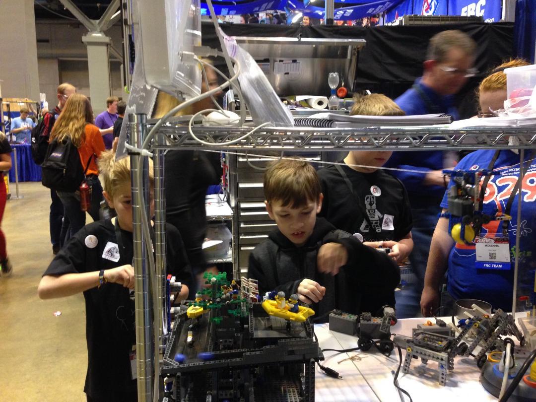 omgrobots_rt's tweet image. RT FRC1629: GaCo Vision This is what we're all about... A world of fun with science and math! #gacovision #FIRSTCh…