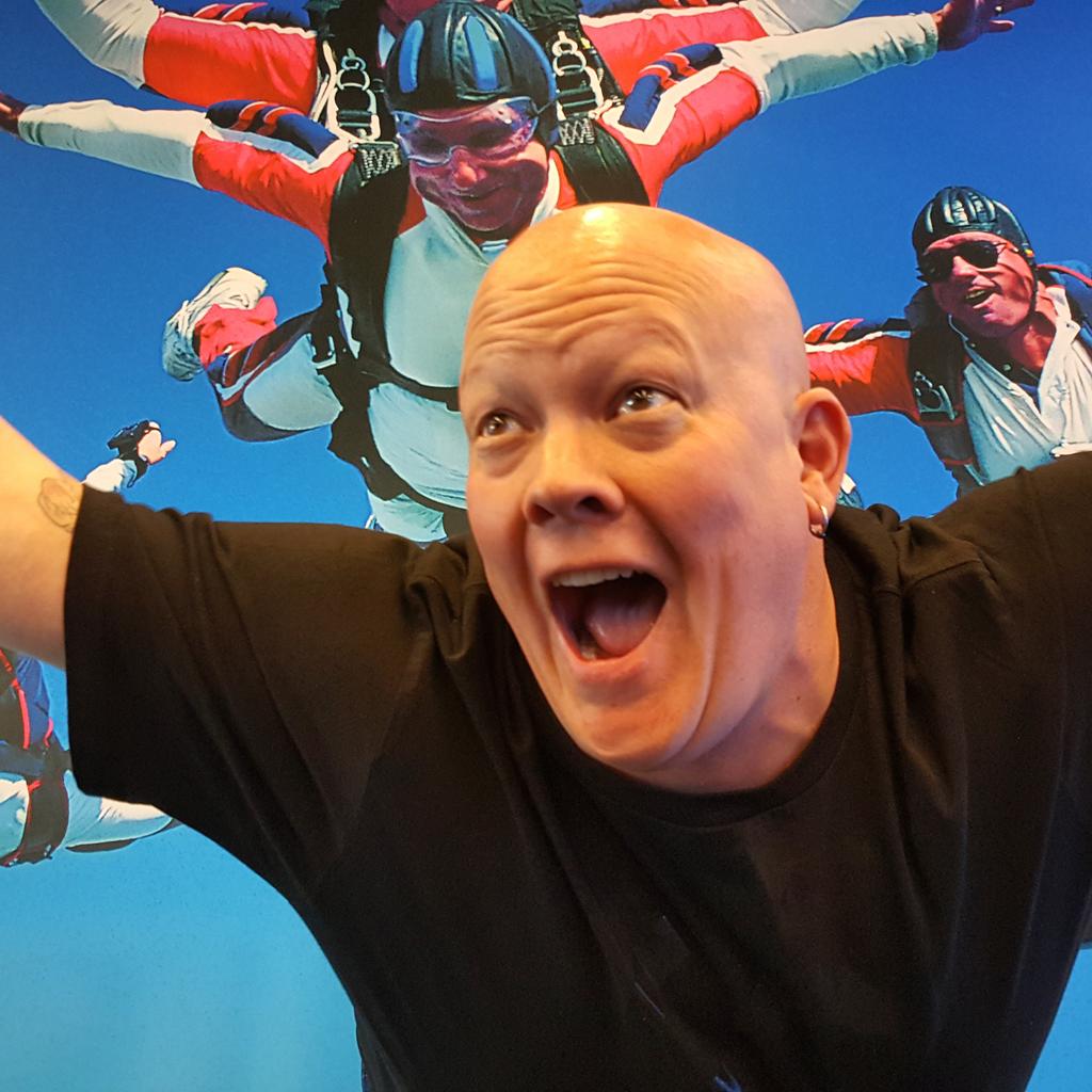 askdes's tweet photo. Skydiving at the @TMobile  @SamsungMobileUS #GalaxyS6 launch experience! http://t.co/8gCXoV1Knk