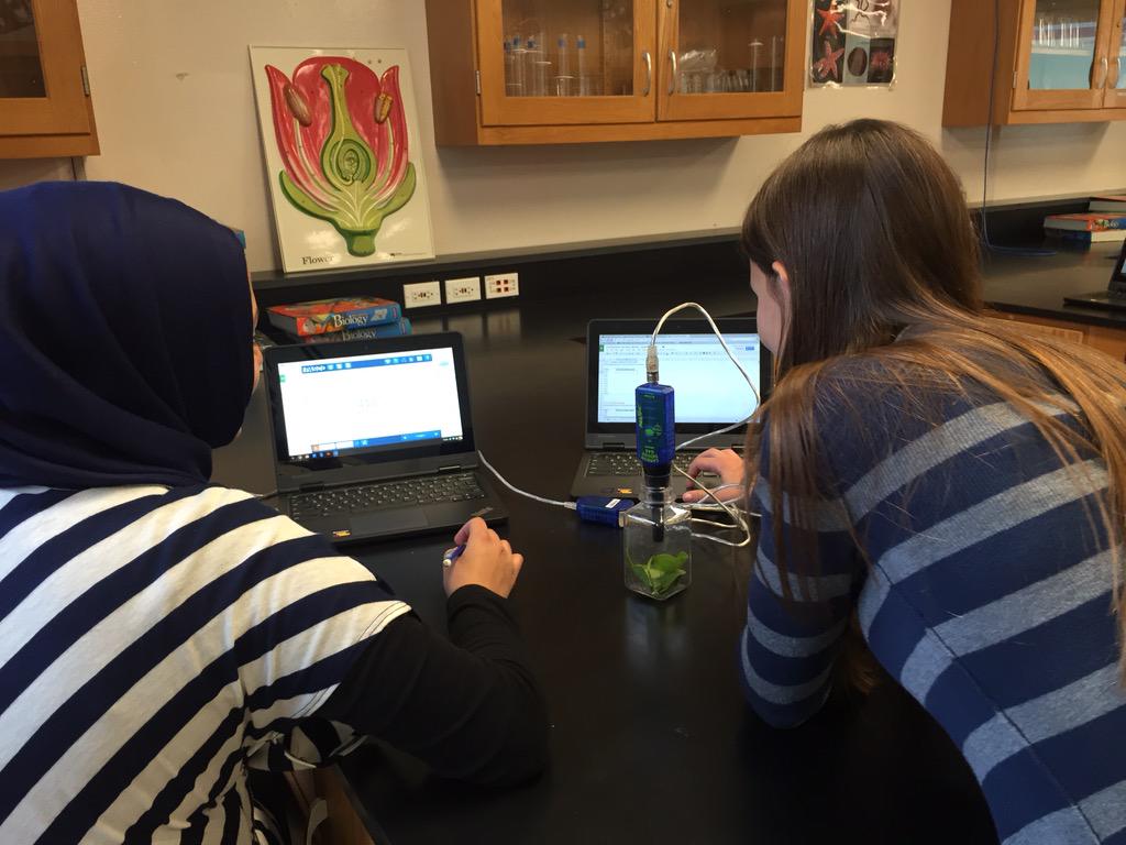 ProsiseBio's tweet photo. Collecting lab data using sensors that plug into student Chrome books #D128LivingtheMission #d128Teach #VHHSDLS http://t.co/W9ciX3LCvK