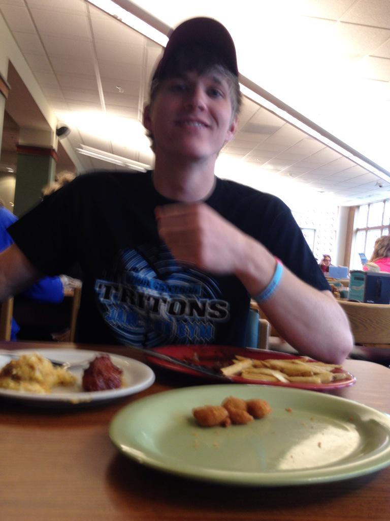TrevRyen19's tweet image. #ISUdining my good friend @DLein eating up! "Best food I've ever ate" - Dalton Leinbaugh