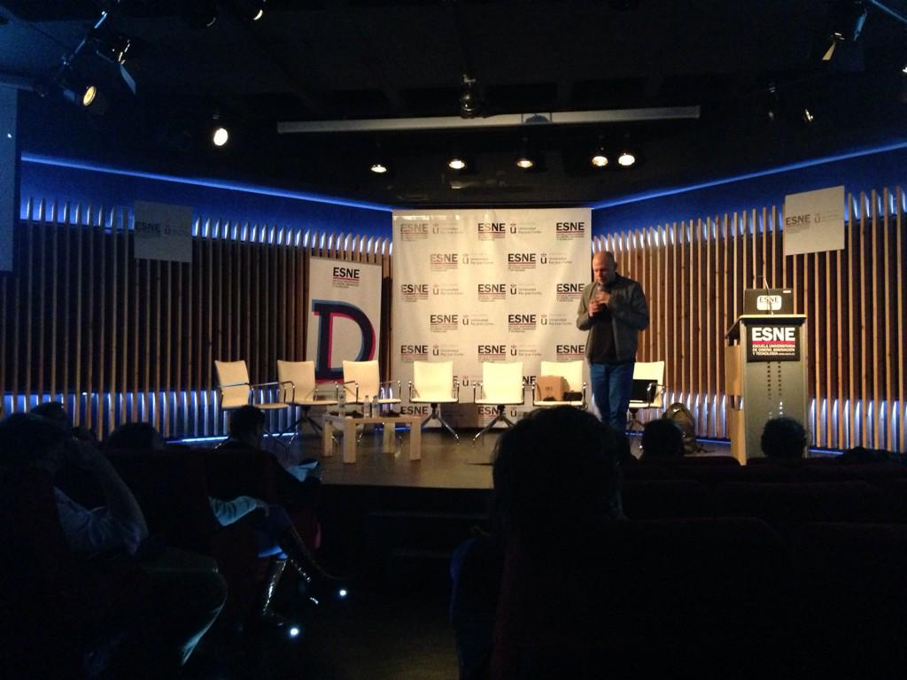 jose_cuesta's tweet photo. Un placer participar en la mesa redonda del #CongresoDD sobre equipos y proyectos duales @carlosgg_a http://t.co/ZUNrstB6Ex