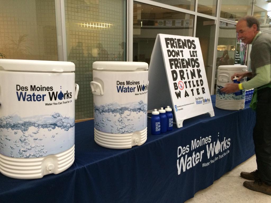 DSMH2O's tweet photo. Happy to be a sponsor at the @DesMoinesParks Earth Day #TrashBash! #TrashBash2015 http://t.co/3sL68Wv3kY