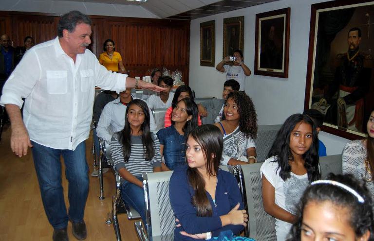 AleMarvez10's tweet photo. Continuamos sembrando valores. Niños participarán en programa #MásMúsicaCeroBalas #CMDNNA http://t.co/toeny1yILL