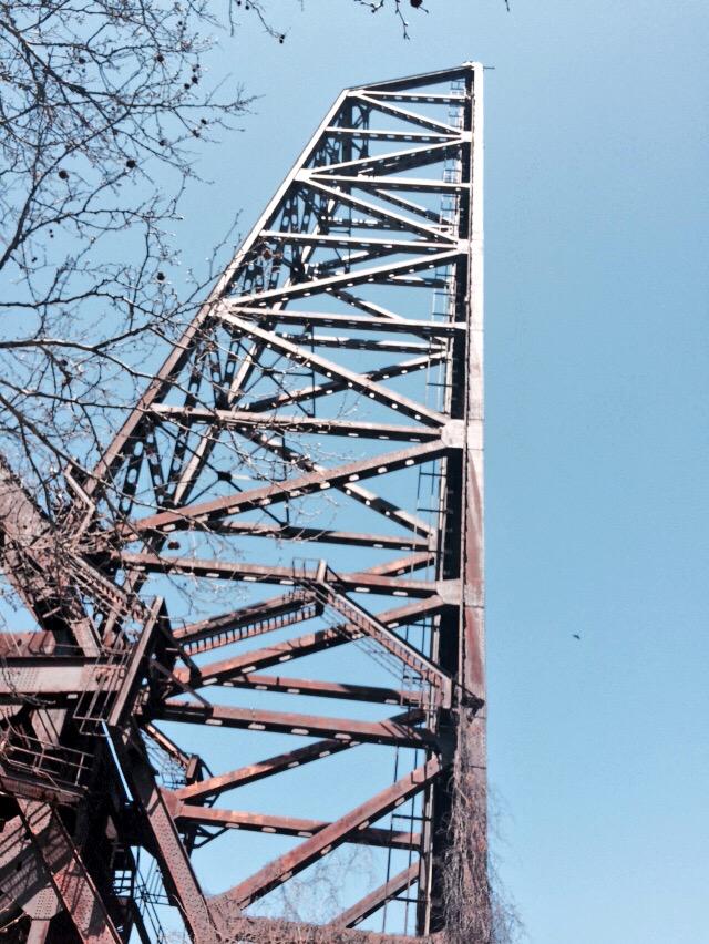 FlatsForward's tweet photo. When you take a moment to look up #flatscle http://t.co/imONLlZecN