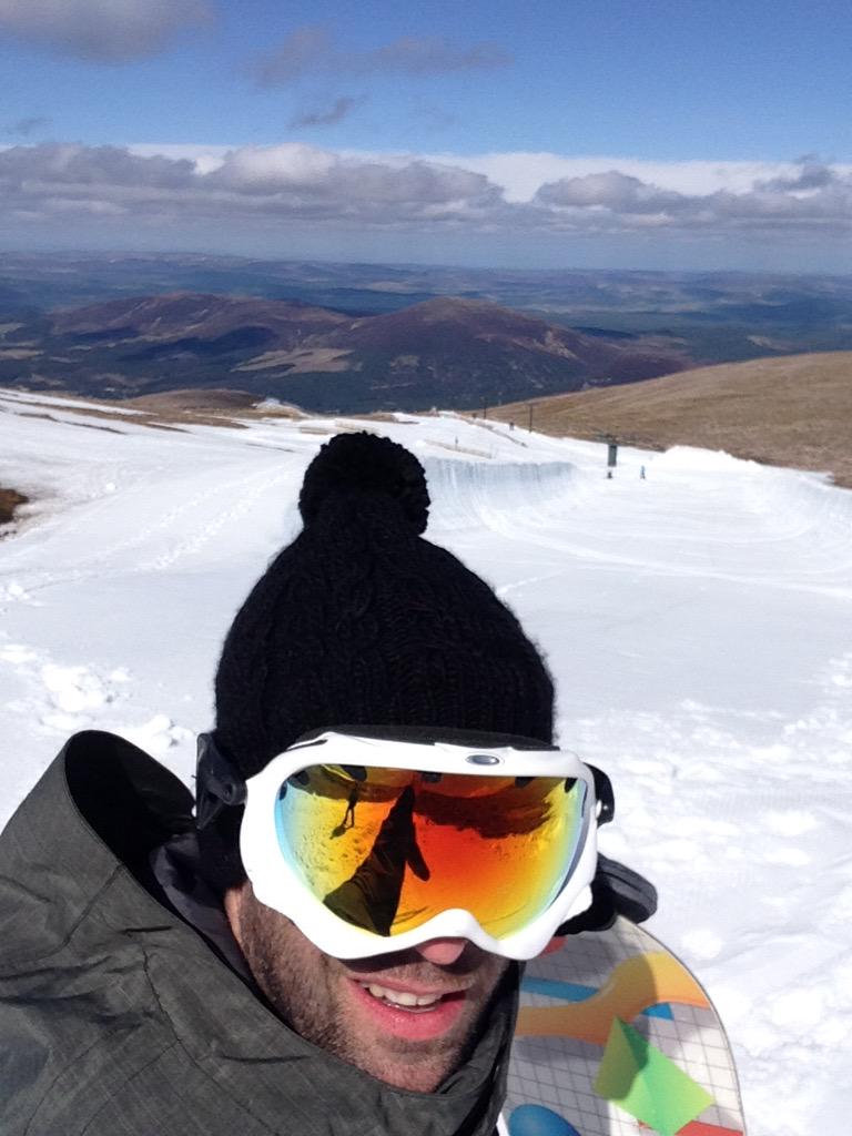 MarkJRitchie1's tweet photo. Office today wasn't too shabby #progression #fourboxes @LesleyMckenna http://t.co/6qaPoCB97Q