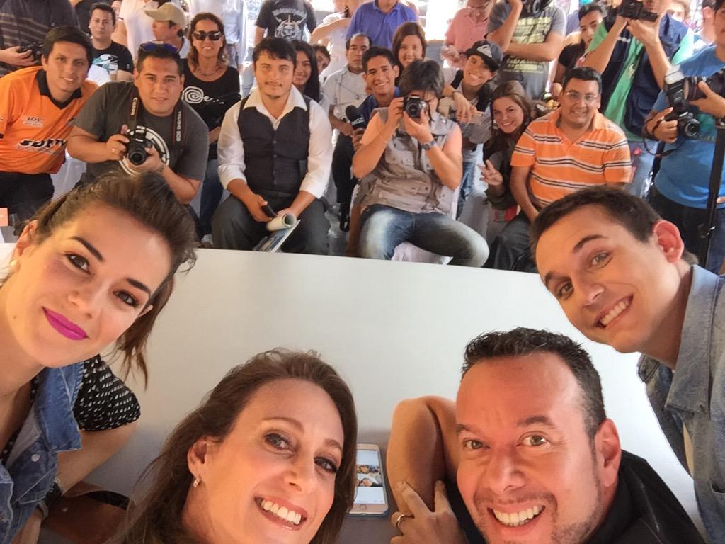 lomosaltado's tweet photo. #selfie con @CanalJ en Trujillo @DenisseDibos @diegodsdc http://t.co/QdGdldE9Lh