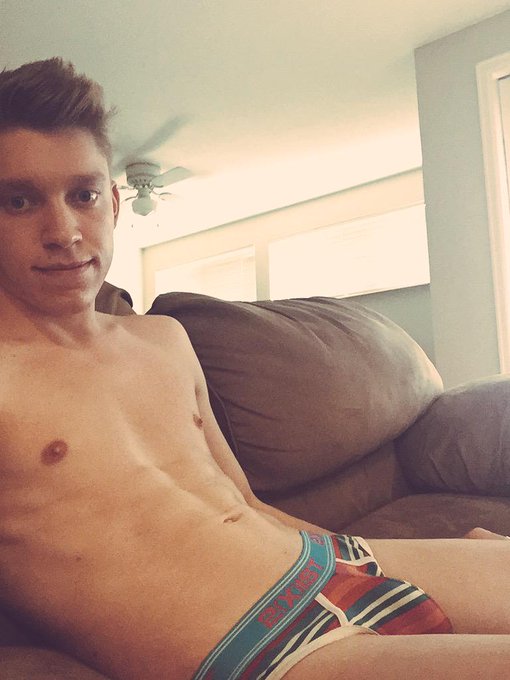 Cum chat with me http://t.co/9ab79bBjZX #gaycamshow @Flirt4FreeGuys #gay #cammodeling http://t.co/pk