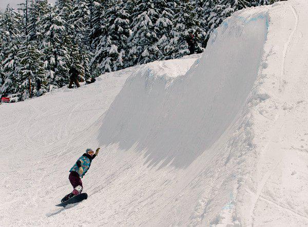 taprider's tweet photo. #bigwavechallenge @mtbachelor this weekend @AlexYoder deep in the frozen wave @patagonia @ripzinger @GENTEM_STICK http://t.co/Yf4Hcv12ww