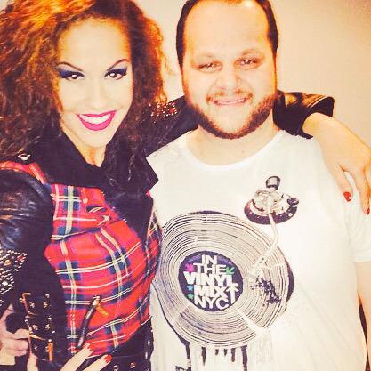 NALAYABROWN's tweet photo. El año pasado tuve la suerte de conocer a @CDF_DavidBarrul y coincidir en un concierto cantando gran artista ! http://t.co/FX4T4h9c9x