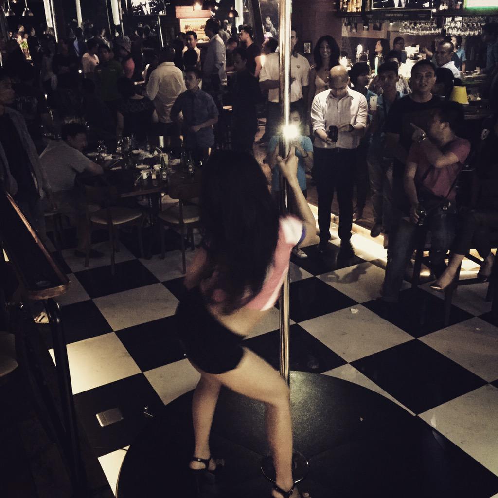 Shake that.. #nobarVIP #ChampionTheMatch #TeamKaget <a href="/HeinekenID/">Heineken Indonesia</a> #RT