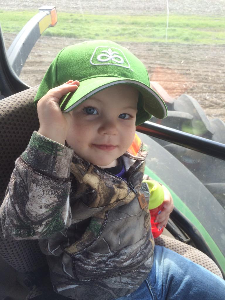 bcmccauley79's tweet photo. My little planting buddy! @DuPontPioneer http://t.co/NKR4CVCknH