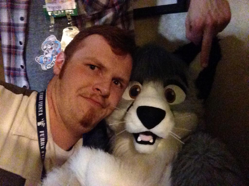 peppercoyote's tweet photo. @Diesel_Derp all day. Erru day. #FursuitFriday http://t.co/Nbl3gjDIIB