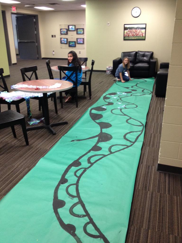 swright1995's tweet photo. 6th grade service day!  These awesome girls created a snake for the 1st grade program :) #GACJH http://t.co/yoO7dnhWbT
