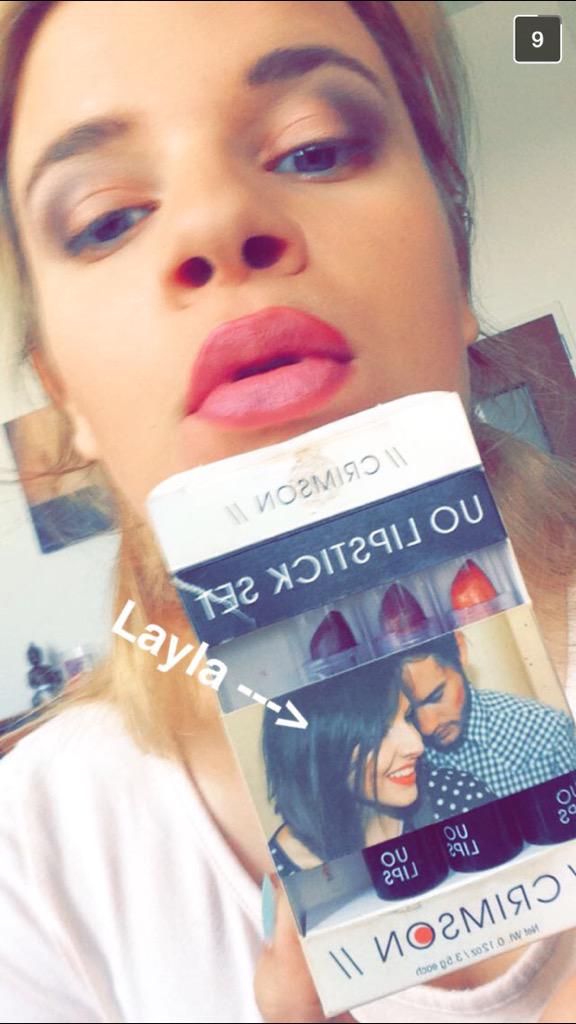 toopoor_'s tweet photo. tbt when I modeled for urban outfitters lipstick and had a bob http://t.co/P4JJllD4XU