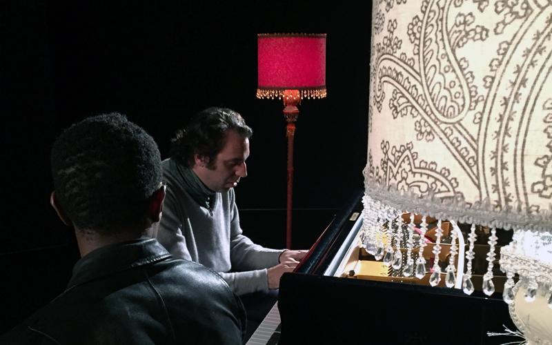 iciartv's tweet photo. Topo #ARTVSTUDIO de @NicolasOuellet avec @chillygonzales à venir la semaine prochaine. http://t.co/A0H6MvAFdj