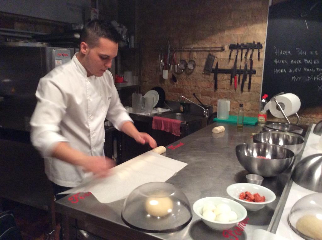 pfppiedra's tweet photo. Qué flipe aprender a hacer Pasteles de carne en @elGastroTaller con @mazon87alex http://t.co/vvKzkZT7Nb