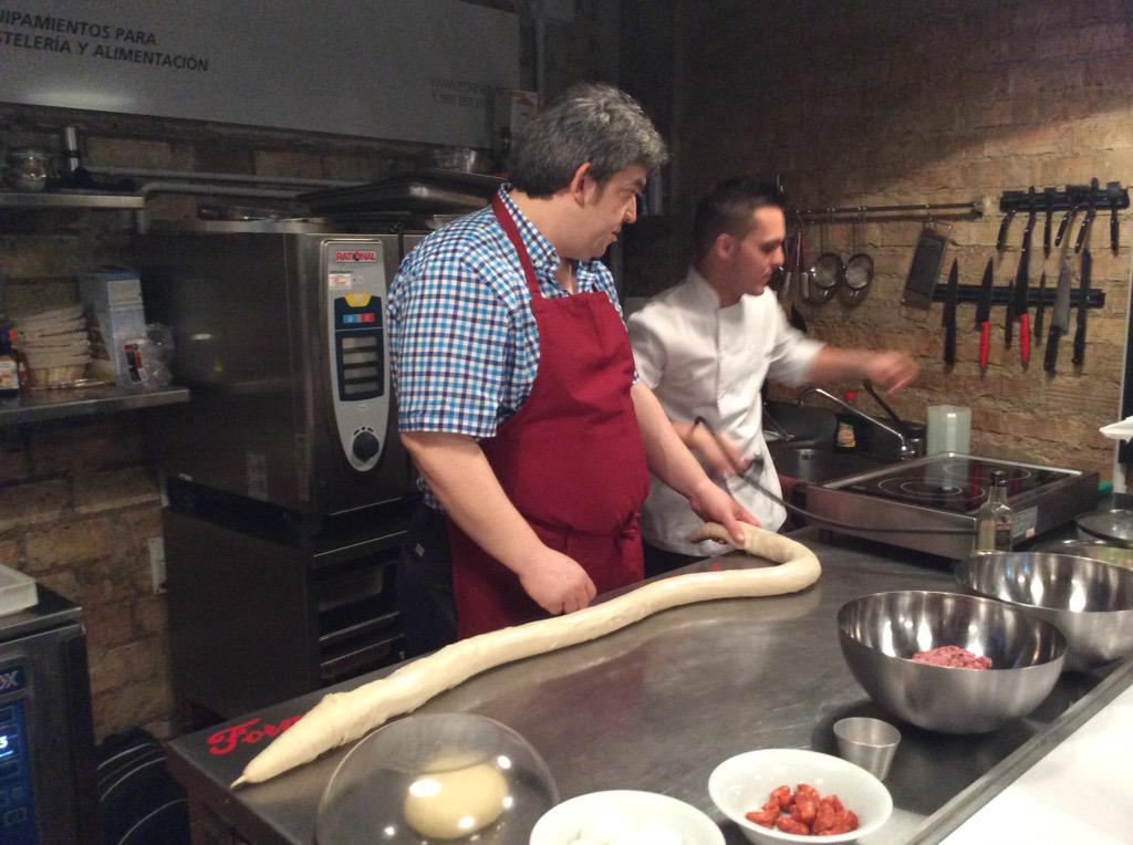pfppiedra's tweet photo. Qué flipe aprender a hacer Pasteles de carne en @elGastroTaller con @mazon87alex http://t.co/vvKzkZT7Nb